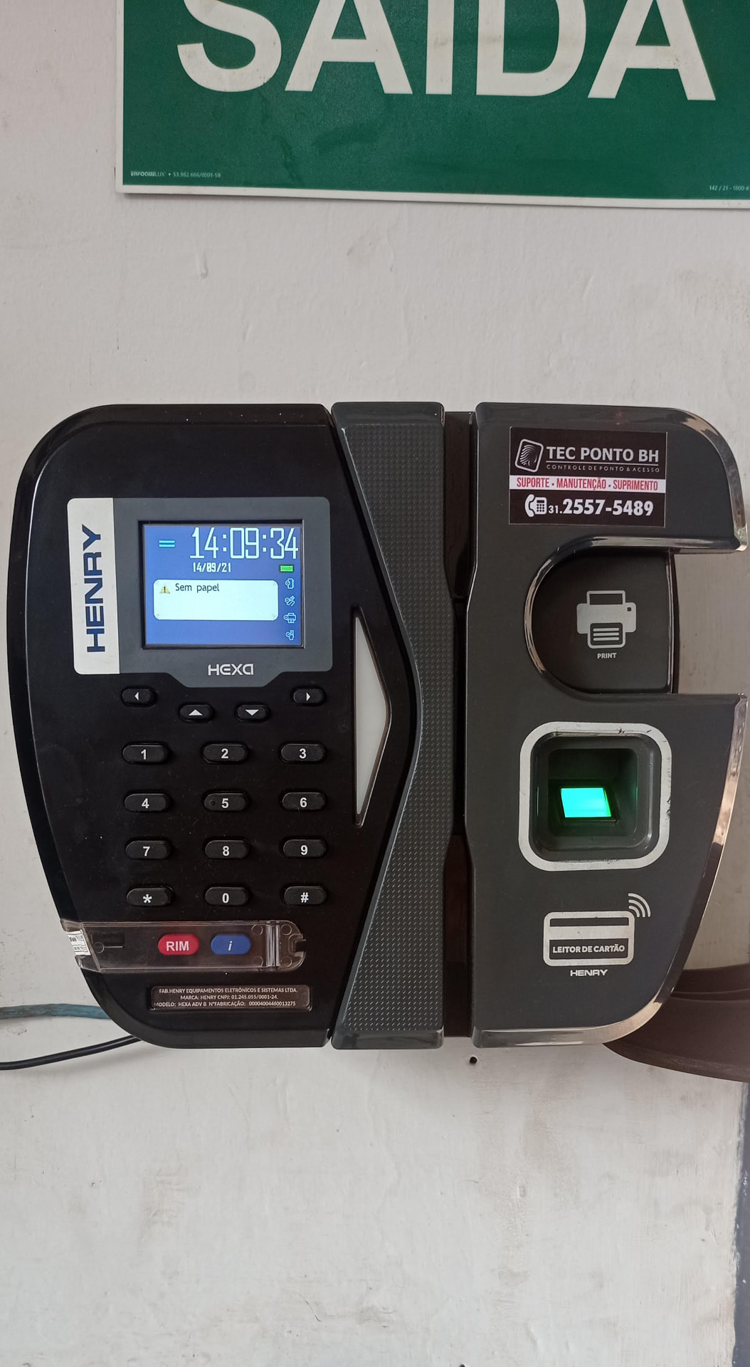 Relógio de ponto Hexa ADV instalado